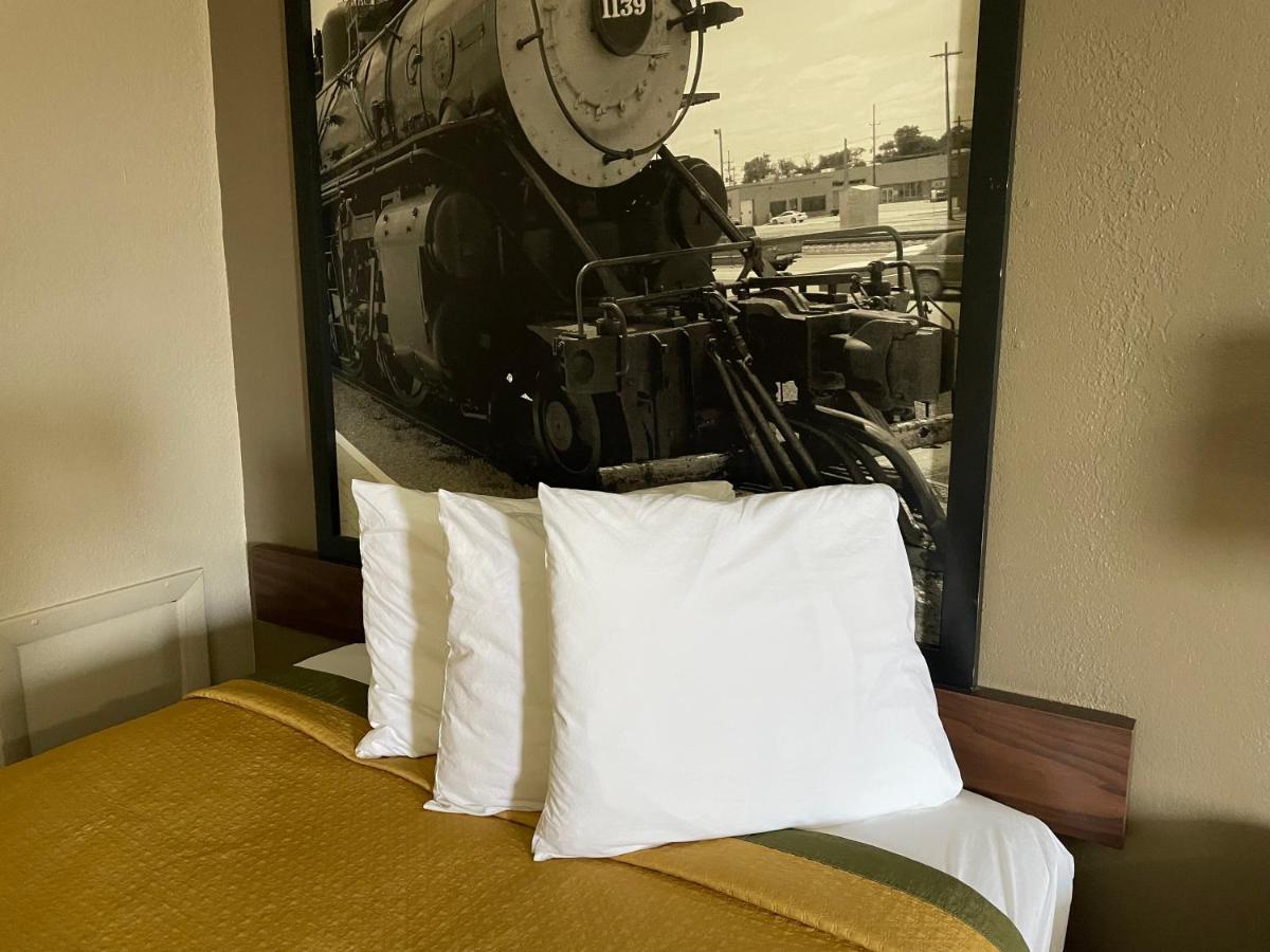 Deluxe Inn & Suites Junction City Εξωτερικό φωτογραφία