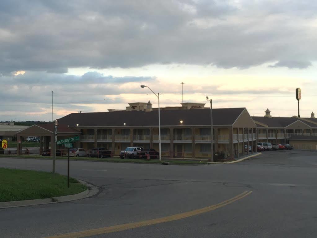 Deluxe Inn & Suites Junction City Εξωτερικό φωτογραφία